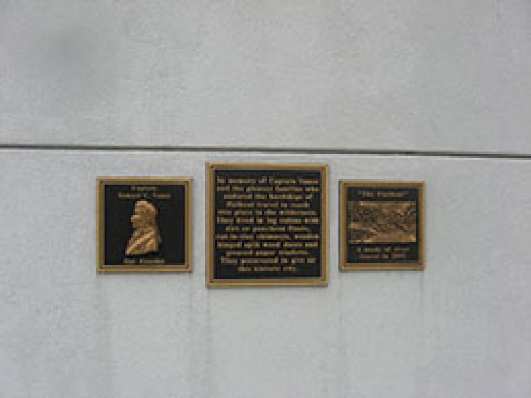 plaque: flatboat pioneer families